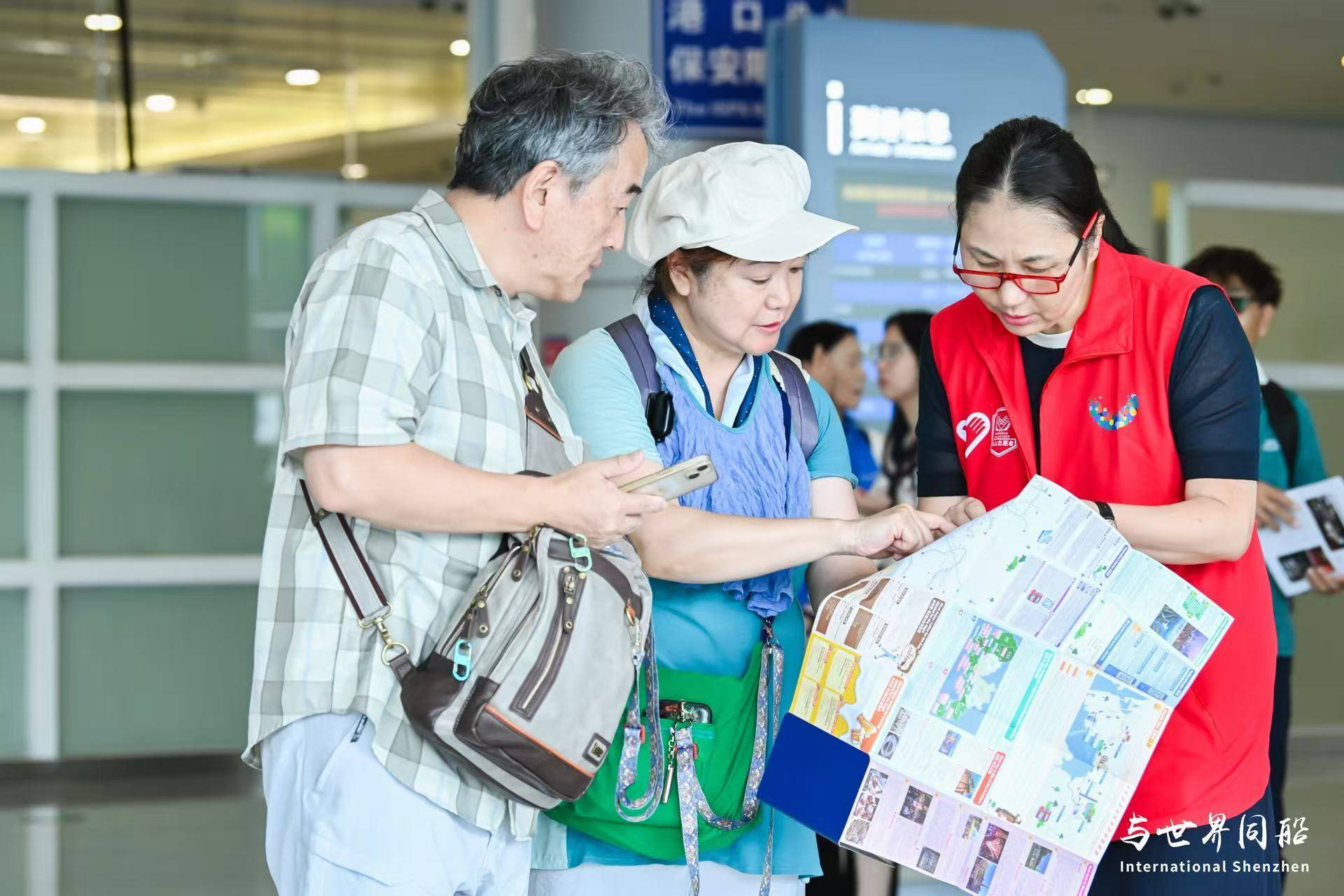 和平之船环球邮轮到访深圳前海，“科技+文旅”玩法震撼国际游客 ...